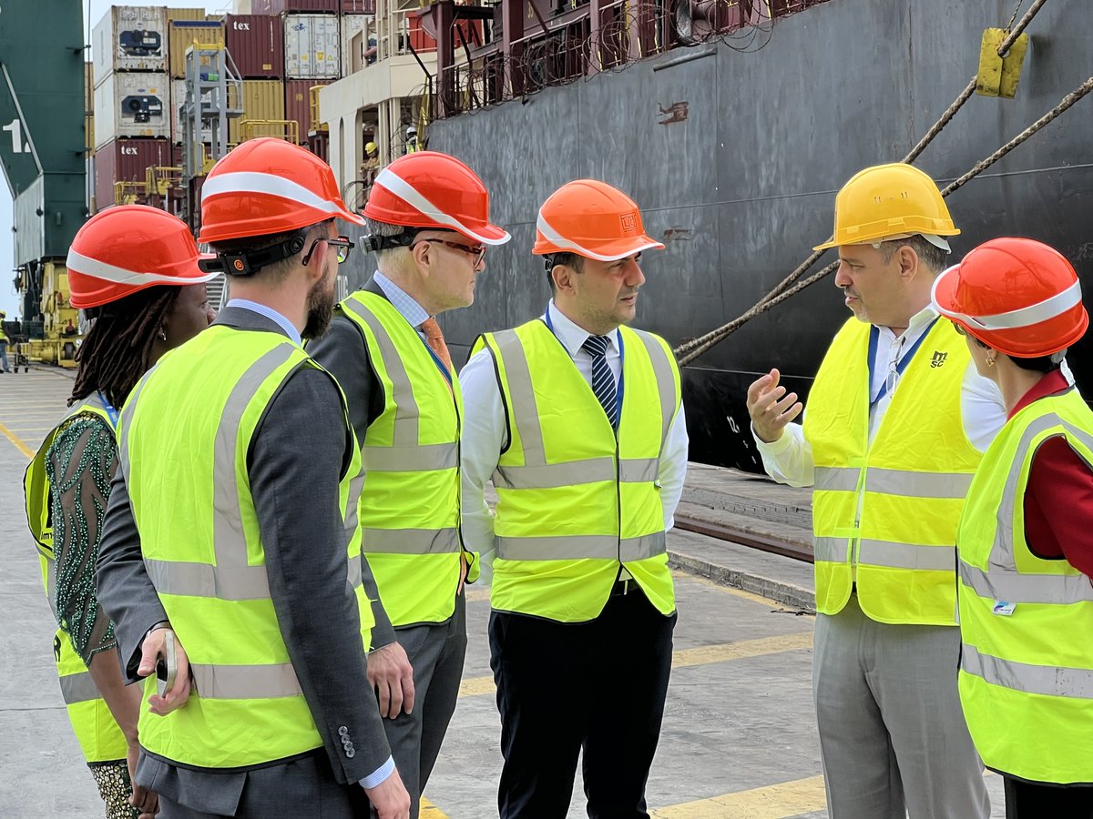 USEmbassyLome's tweet image. Togo boasts the fourth busiest container port in Africa. With advanced deep-water capabilities and cutting-edge equipment, @portdelome offers U.S. businesses unmatched access to African markets. Chargé d’Affaires Michaels toured the port and #LomeContainerTerminal on July 21 to…