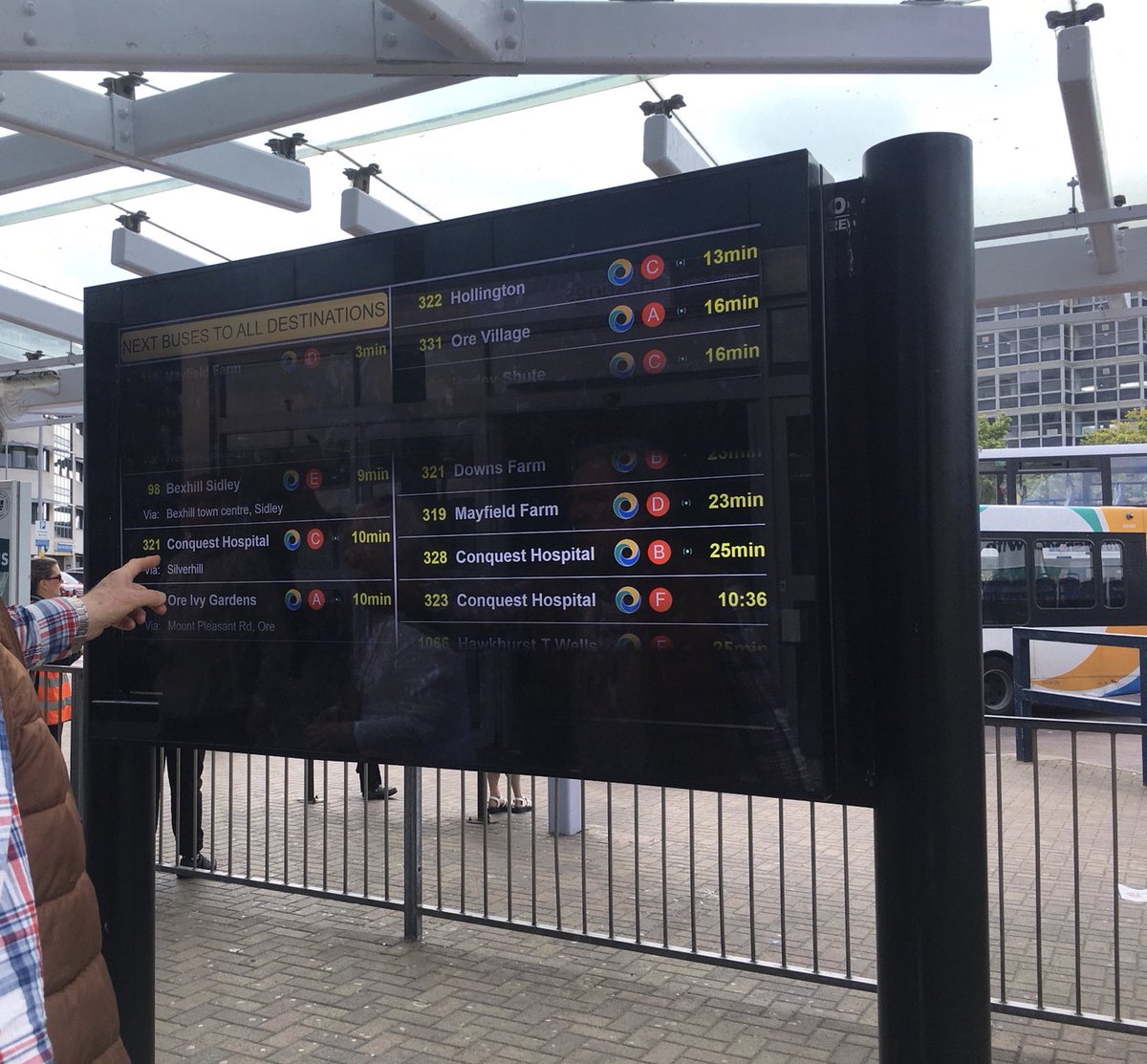 Maybe one side is allergic to bird doo-doos? Been like this for some time. ⁦<a href="/EastSussexCC/">East Sussex County Council</a>⁩