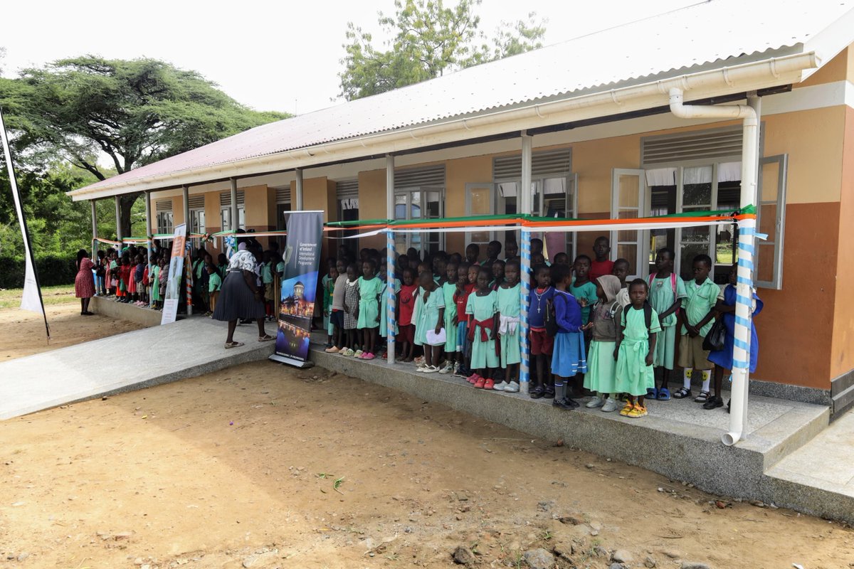 IrlEmbUganda's tweet image. Ambassador Kevin this morning commissioned school infrastructure including classroom blocks and wash facilities constructed in five schools in Karamoja. Funded by @IrlEmbUganda under our Quality Education programme in partnership with @UNICEFUganda and @Educ_SportsUg