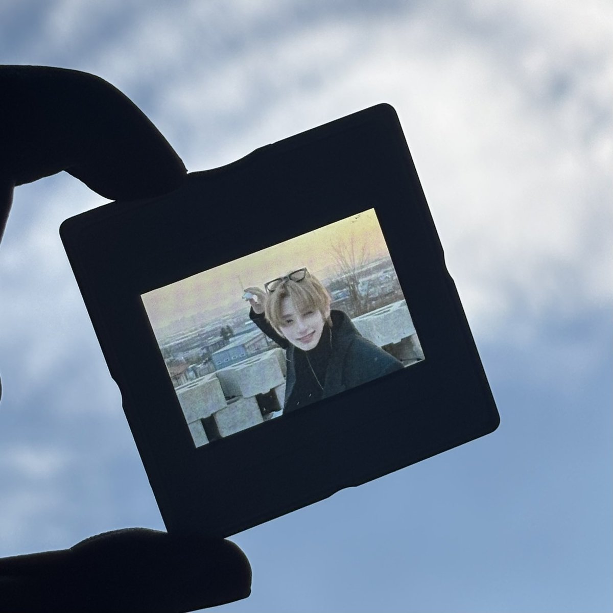 𝗕𝗢𝗬𝗡𝗘𝗫𝗧𝗗𝗢𝗢𝗥 ‘𝗞𝗡𝗢𝗖𝗞 𝗢𝗡 𝗩𝗢𝗟.𝟭’ 𝗙𝗜𝗡𝗔𝗟

보이넥스트도어 보넥도 콘서트 앙콘

슬라이드 필름마운트 나눔해요!
+제주 돌하르방 초콜릿

🗓️0725(첫콘) 0726(중콘) 0727(막콘)
수량-하루당 33개
인증-#rt #follow

타래로 당일 위치 공지 예정입니다!

맞나눔/나눔관련 질문>>dm