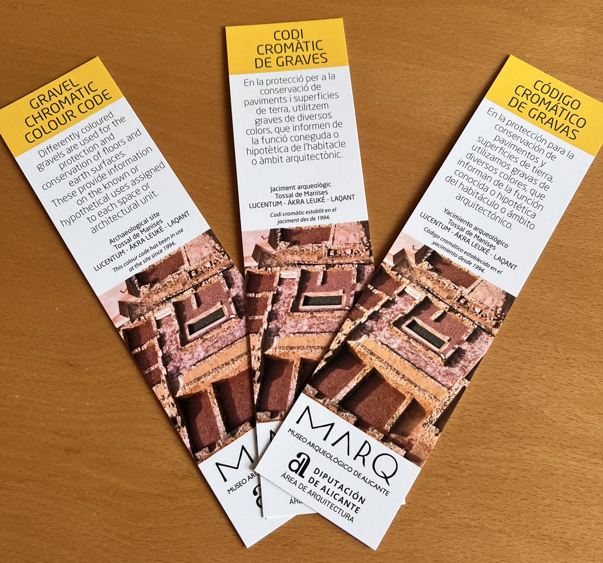 En tu próxima visita al yacimiento Lucentum Tossal de Manises, recibirás de regalo un marcapáginas con el detalle del código cromático de gravas utilizado allí  #MARQ 
#MARQLucentum