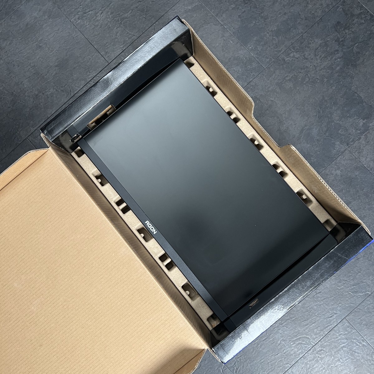 AGONbyAOC's tweet image. Drop an emoji to show how you'd react if this arrived at your door ⬇️