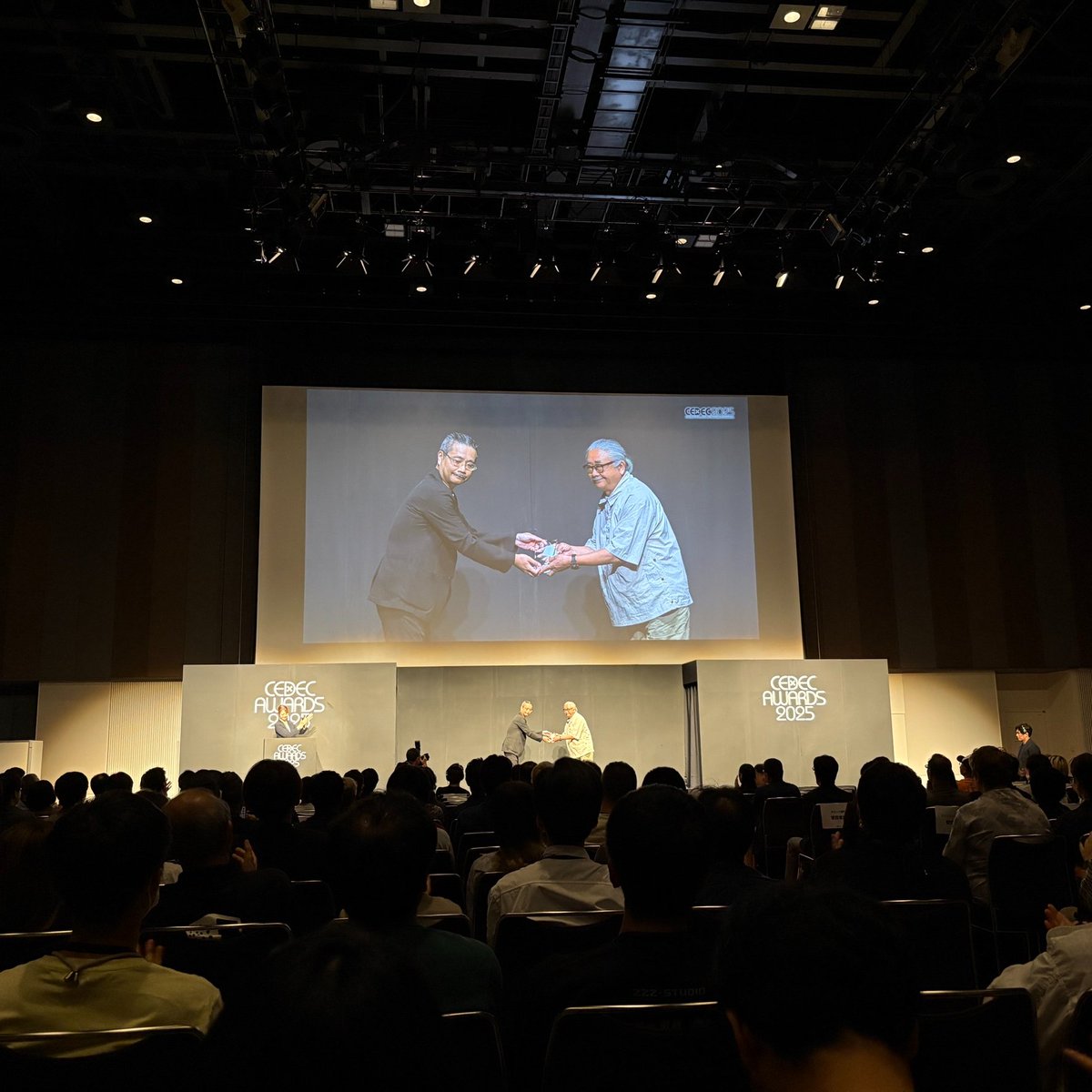 TaipeiGameShow's tweet image. So blessed to be here to witness @UematsuNobuo, the legendary Final Fantasy composer, receive the CEDEC 2025 Special Award.
Truly well deserved. His music shaped the emotional core of so many games and memories.
#CEDEC2025 #NobuoUematsu #FinalFantasy