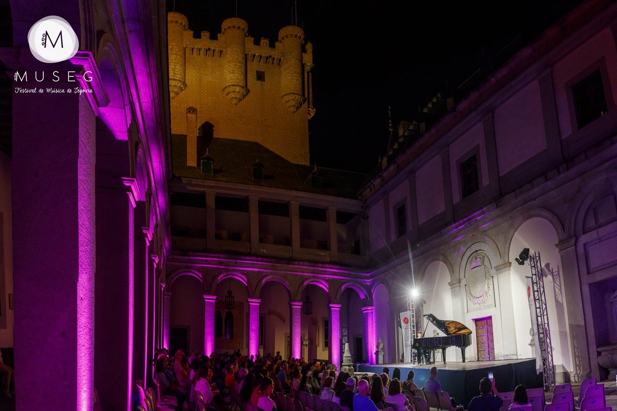 🌷Tres jóvenes pianistas —Daniela Friera, Fernando Serrano y Jorge Cortés— deslumbraron ayer en el Festival Joven del MUSEG con un recital lleno de emoción y talento. El piano fue cedido por la casa Hazen, ¡gracias por hacerlo posible!