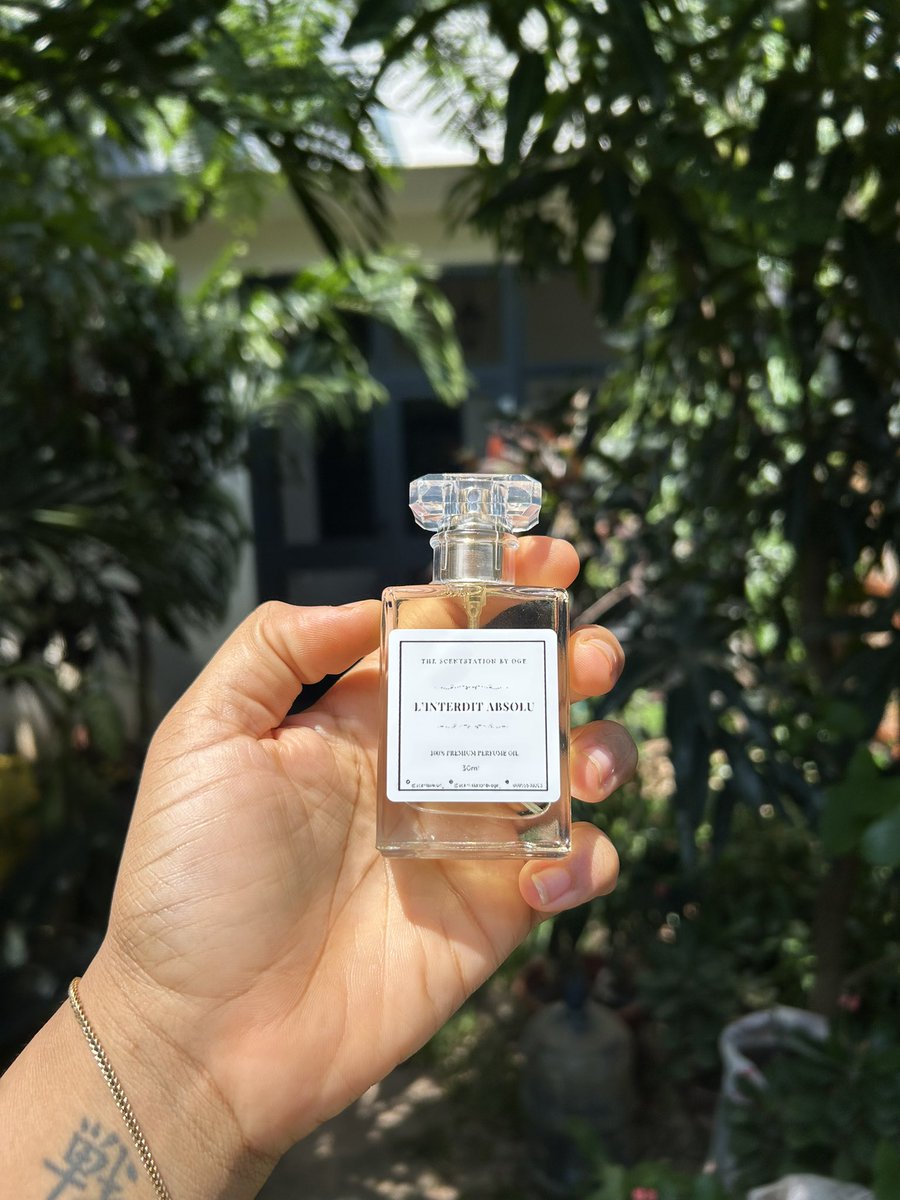 scentstation_'s tweet image. L’interdit Absolu ✨
An oriental, floral fragrance for those who like bold and intense scents.
It is a dark, sexy & alluring take on the DNA.
Available in premium perfume oil.
📌 Prices: 15ml-8k, 30ml-15k, 50ml-20k, 60ml- 24k, 100ml-30k 🏷️