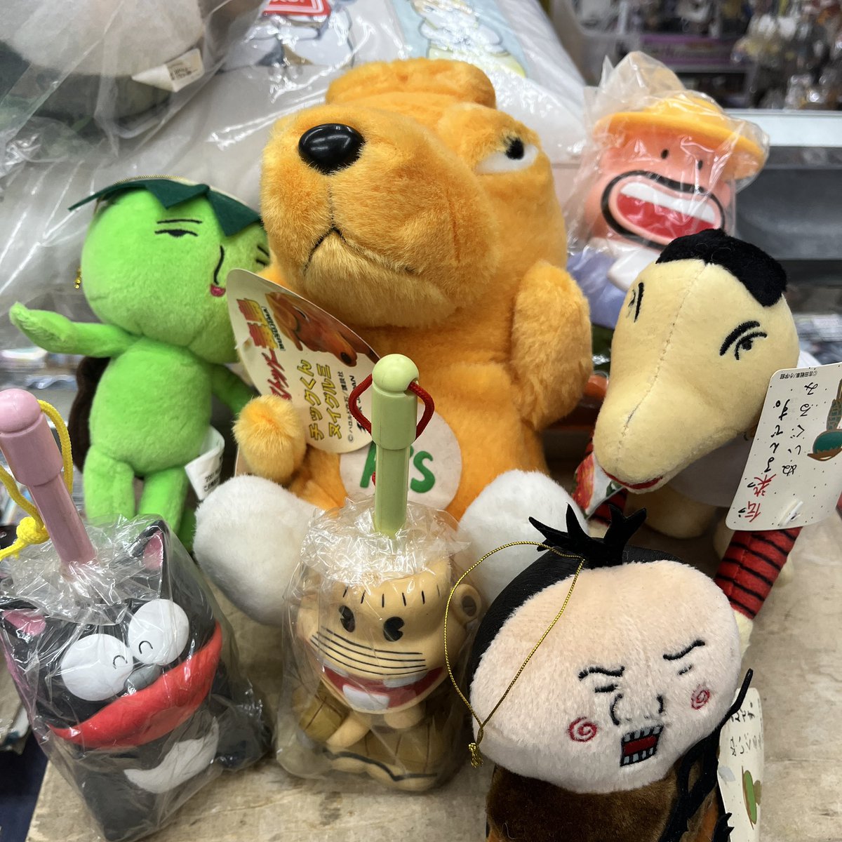 chigasakiUbooks's tweet image. お知らせと入荷品です。
明日は営業していますが店主はお休みです。
入荷品はお得意の古いキャラたち。
特に吉田戦車作品のキャラが立体になってる事に感動する覚える。
黄色い太々しいのはもっとレア。
#伝染るんです
#ストッパー毒島
#天才バカボン
#ウナギイヌ
#赤塚不二夫
#カールおじさん