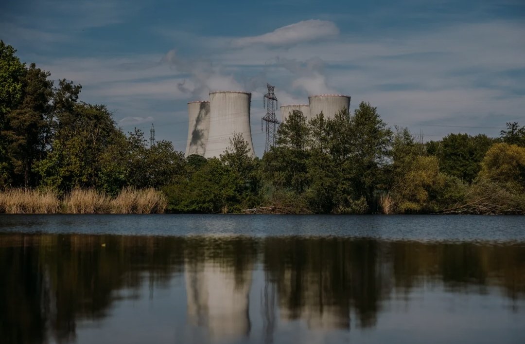 Fana43124688's tweet image. #Dukovany II Power Plant has published contracts with #KHNP, which will build new nuclear units in Czechia 🇨🇿. In addition to the main contract, a contract for the supply of nuclear fuel has also appeared in the register. 
#Czechia 
⬇️
seznamzpravy.cz/clanek/ekonomi…