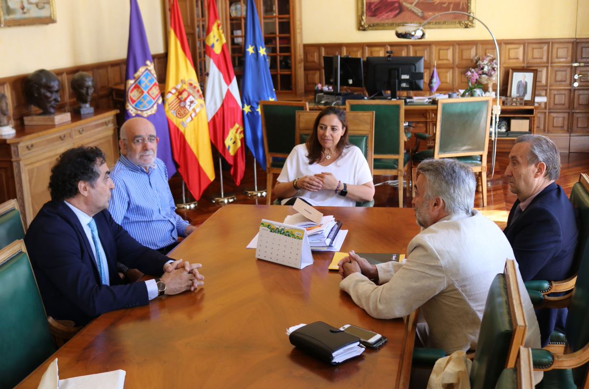 Fundación Personas (@fpersonas) on Twitter photo 📌La alcaldesa de <a href="/PalenciaAyto/">Ayuntamiento de Palencia</a>, Míriam Andrés Prieto , ha recibido esta semana la visita institucional de Carlos Martín, nuevo presidente de <a href="/FPersonas/">Fundación Personas</a>, dentro de su ronda de encuentros con entidades y ayuntamientos de Castilla y León.
🌐bit.ly/4lBMfVO
#inclusiónsocial 📌La alcaldesa de <a href="/PalenciaAyto/">Ayuntamiento de Palencia</a>, Míriam Andrés Prieto , ha recibido esta semana la visita institucional de Carlos Martín, nuevo presidente de <a href="/FPersonas/">Fundación Personas</a>, dentro de su ronda de encuentros con entidades y ayuntamientos de Castilla y León.
🌐bit.ly/4lBMfVO
#inclusiónsocial