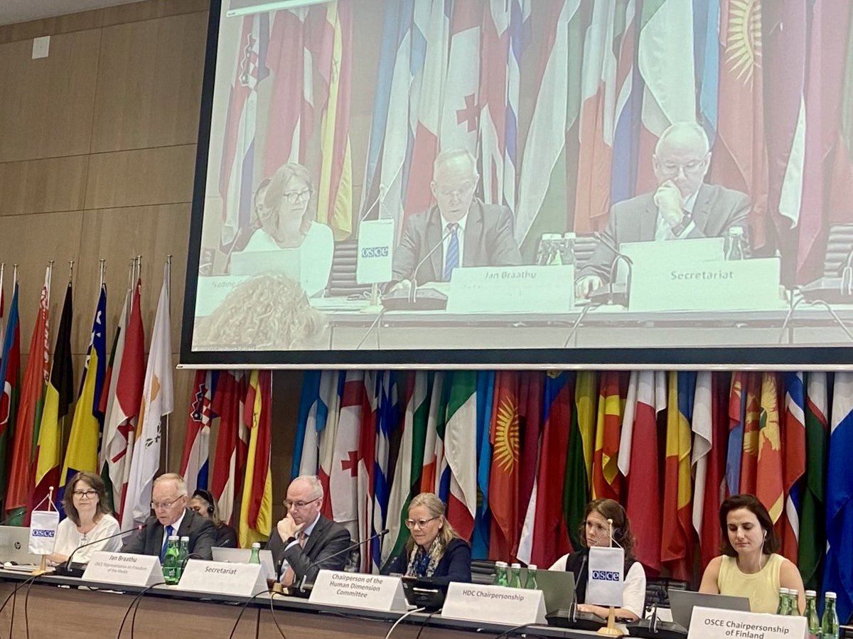 UKRinOSCE's tweet image. The vital role of free media & journalist safety in building democratic societies are in spotlight at #HDC meeting by @SwedeninATOSCE @Finland_OSCE @OSCE_RFoM.
Despite 🇷🇺war&attacks a/journalists & #MediaFreedom, 🇺🇦journalists expose 🇷🇺war crimes & propaganda with facts&evidence.