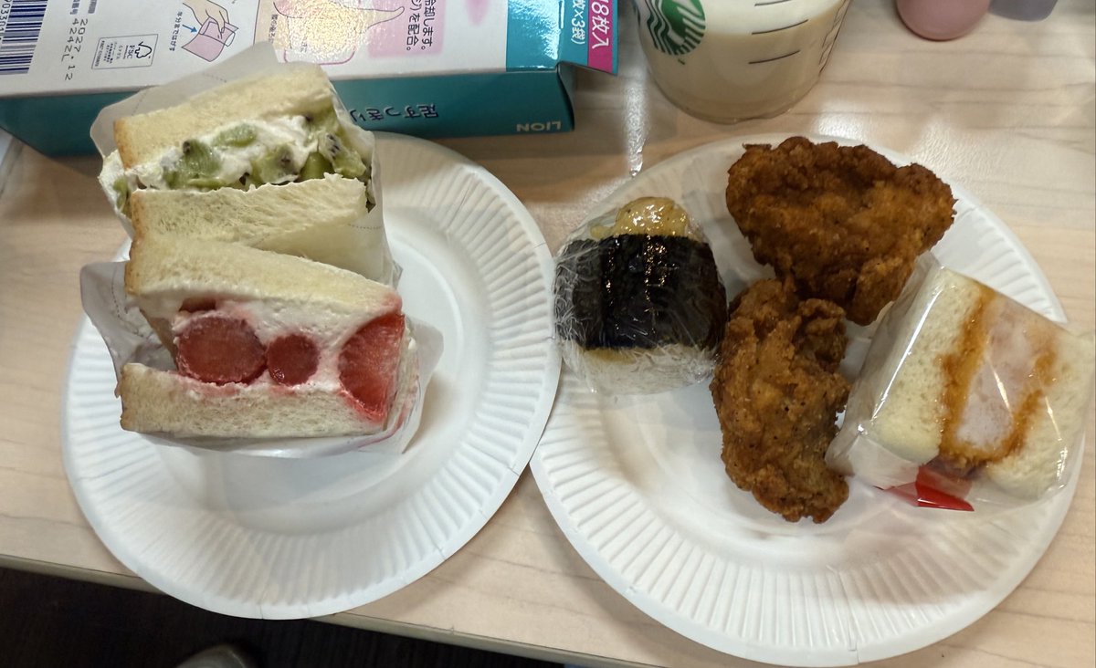 kurumi_Vn's tweet image. ←あんりのケータリング
くるみのケータリング→

#アイオケ5周年
#あんくる