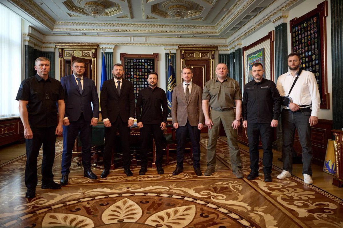 MoloWarMonitor's tweet image. ๐๐บ๐ฆ Zelensky met with the heads of law enforcement and anti-corruption agencies.
โHe said that the SBU, NABU, SAPO, NACP, SBI, MIA and the Prosecutor General will work for the interests of Ukraine and exclusively constructively.