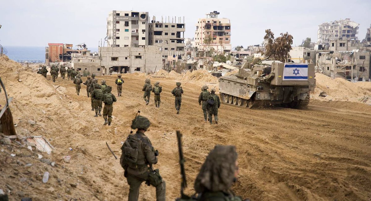 News_platfrom's tweet image. JUST IN: 🇮🇷 Iranian President warns, “We are ready for any Israeli military move, and our forces are prepared to strike deep into Israel again.”