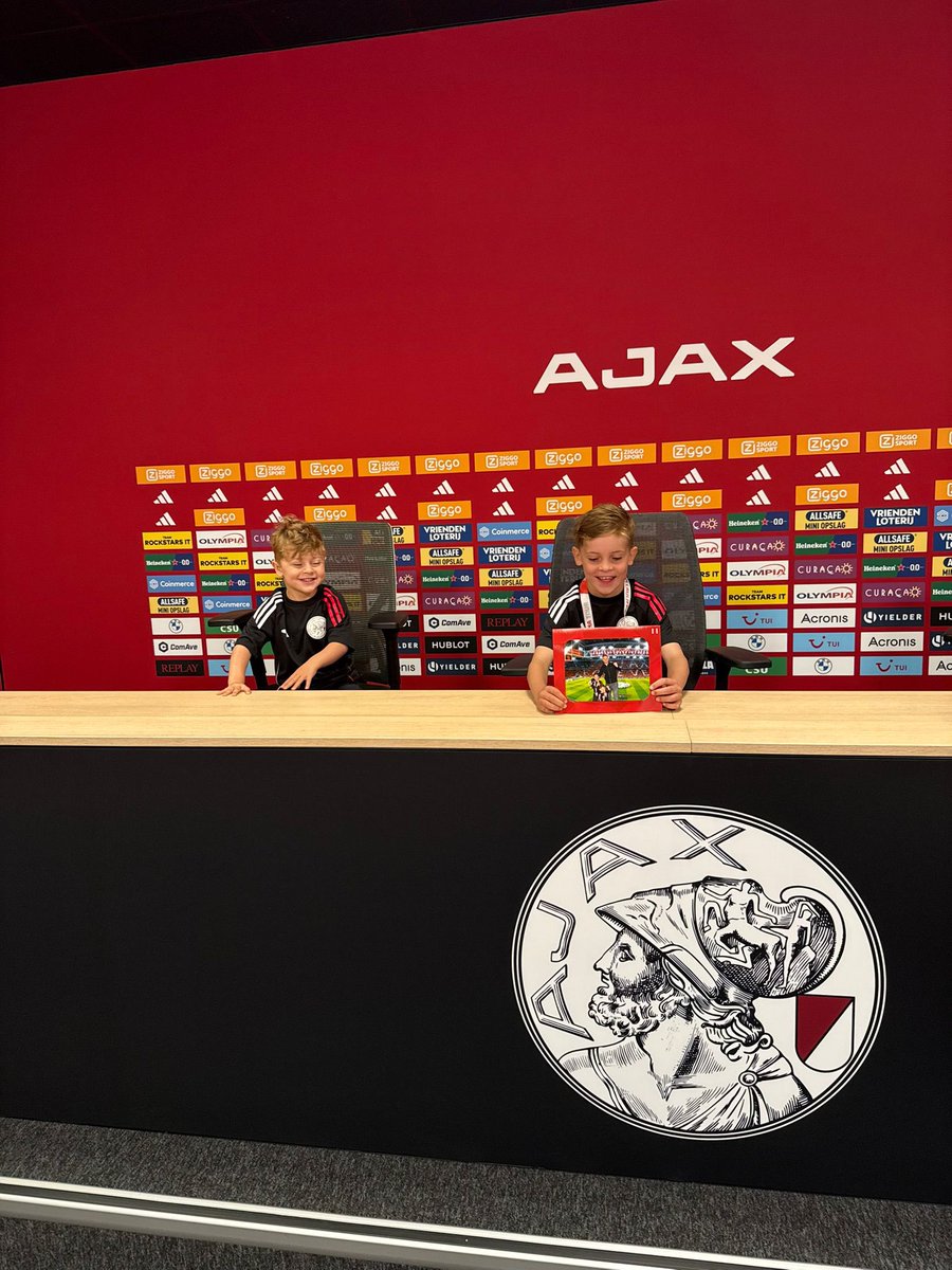 DevliegerErik's tweet image. De kleinzonen krijgen @AFCAjax erin geramd