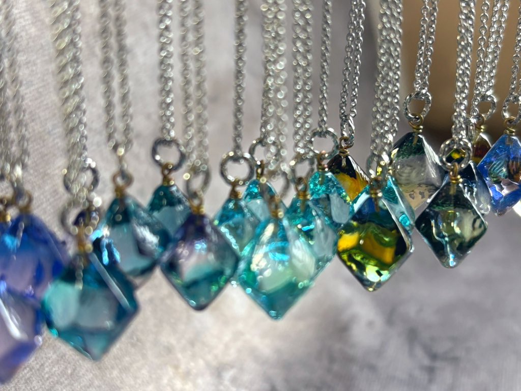yoakedama's tweet image. 今週末は福岡タワー『マジケン』、
その翌週は名古屋でクラフトマーケットです✨
デザフェスとほぼ同じものをお持ちしますー!→ #夜明玉DF61
#マジケン2025in福岡タワー
#クラマケ