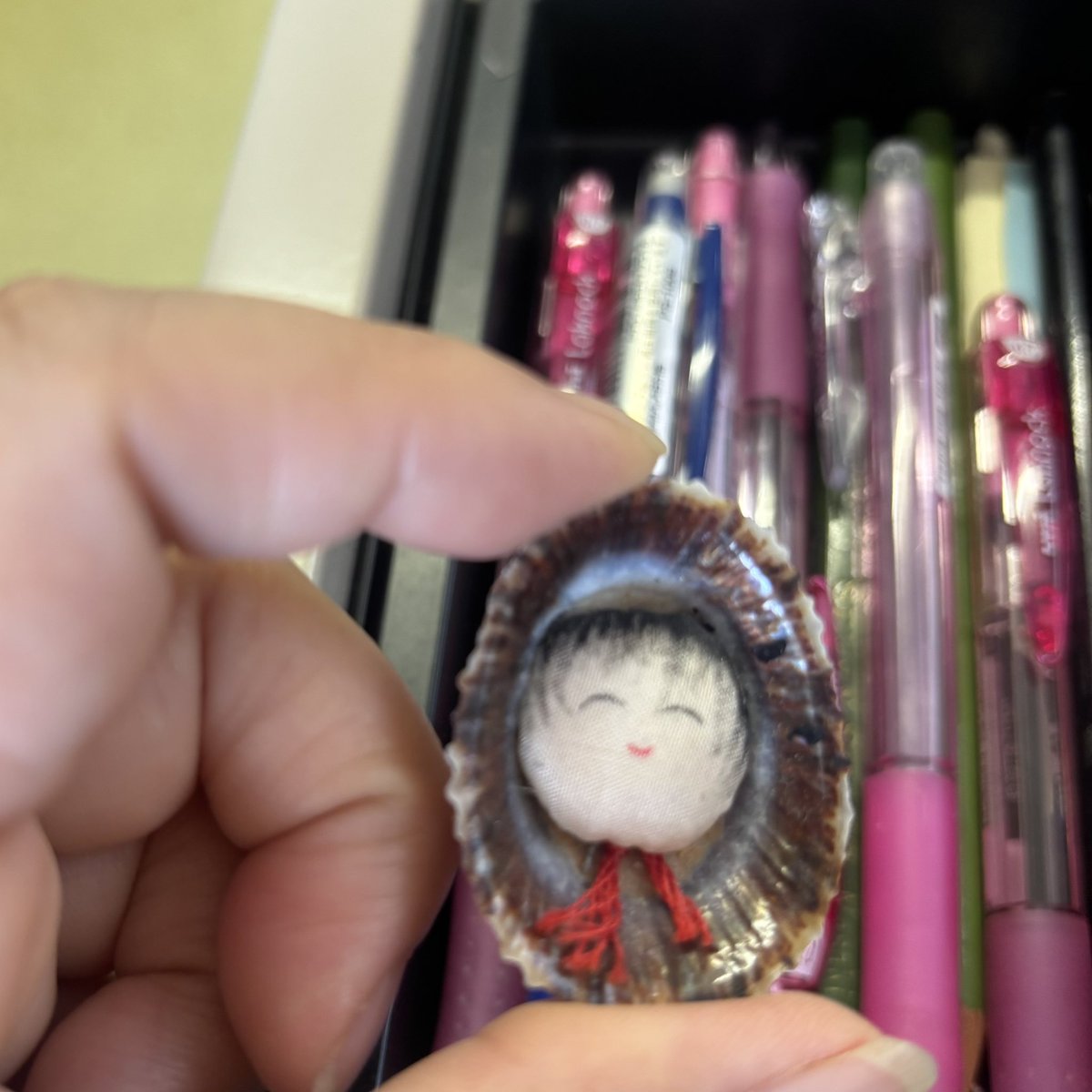 nobarako's tweet image. あんまり開けない引き出しを開けたらかわいい子がいました。
あなたは一体いつからここに…！