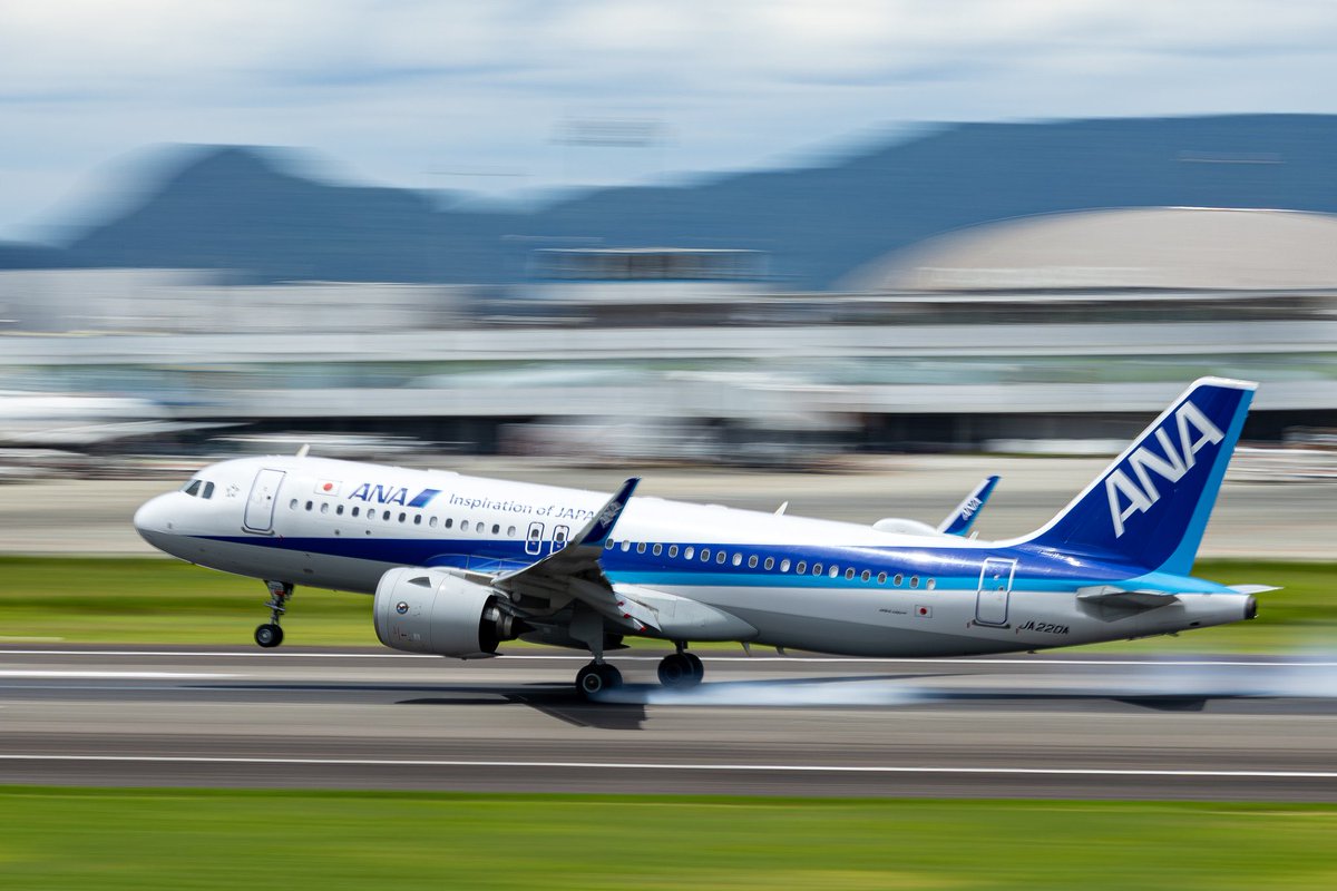 gyastro's tweet image. スモークをまきちらす!
Spread the smoke!
#高松空港 #ANA #飛行機 #流し撮り
#japan #takamatsuairport #airplane