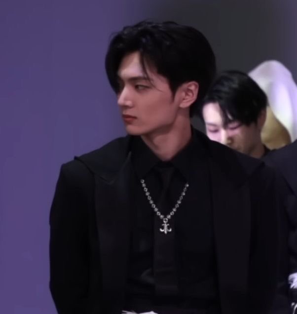 byjongseongie's tweet photo. the duality of jay https://t.co/hd95m5Qq93