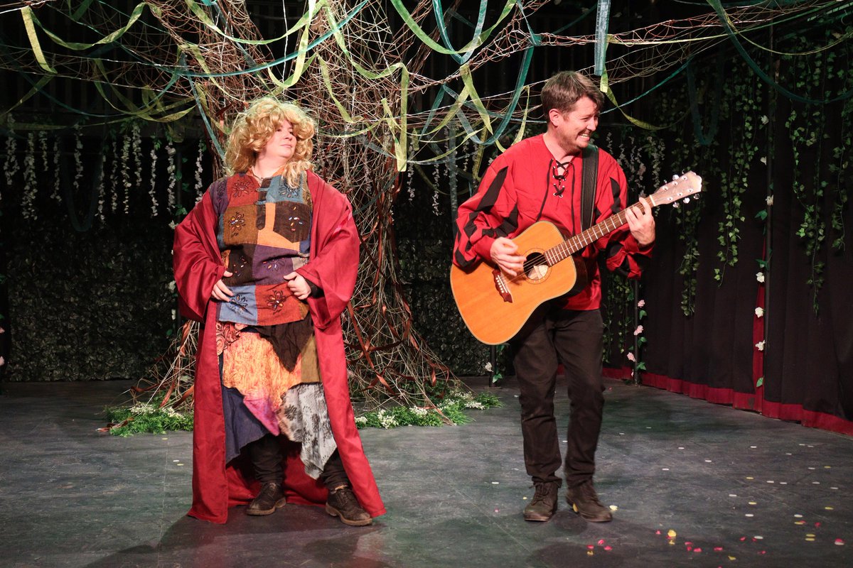 UnboundTheatre's tweet image. First dress rehearsal done, and 'As You Like It' is shaping up to be very special indeed. Forget the world for a couple of hours and come share the joy, silliness, and love.
Bookings and info: unboundtheatre.co.uk/bucks-shakespe…
#TellGreatStories #BucksShakespeareFest