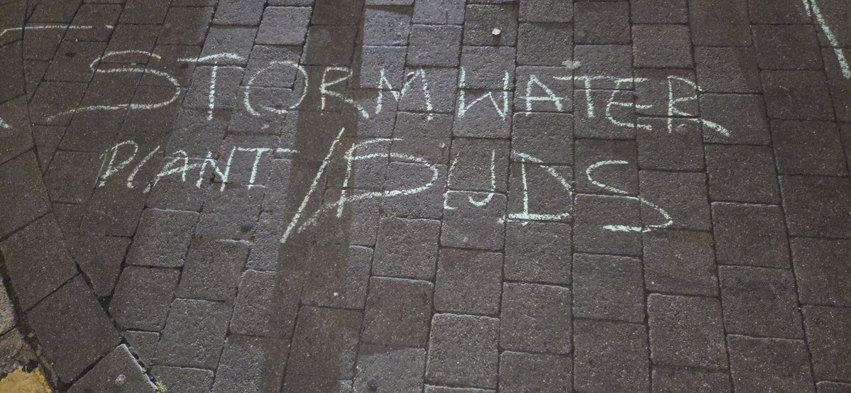 al_chisholm's tweet image. In the face of the climate and sewage crises we need government to get💩done on keeping rainwater out of combined sewers.
That involves water companies retrofitting sustainable drainage and builders doing them right in developments.
Why the delay?
ciwem.org/news/suds-comm…