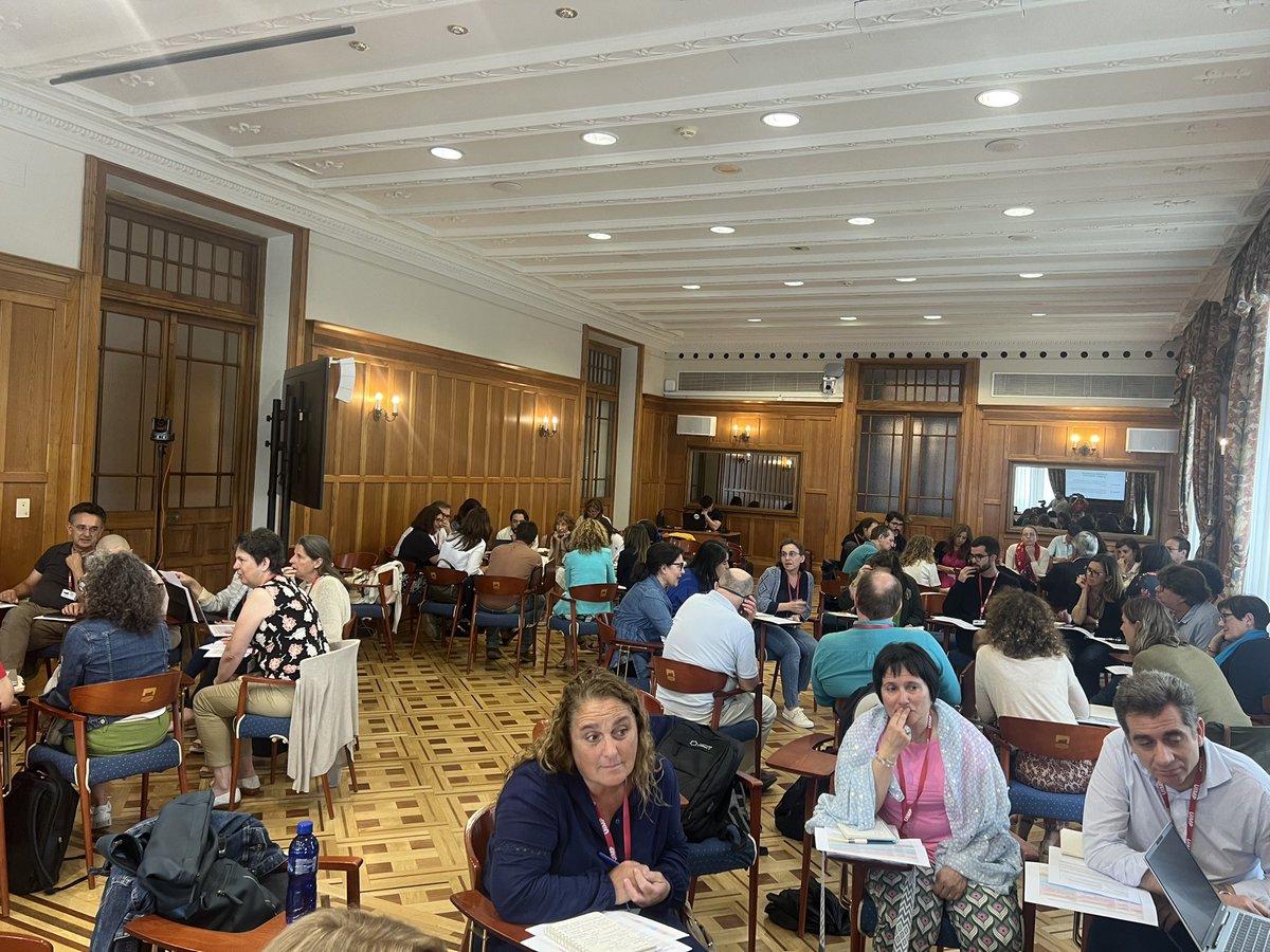 SusanasGil's tweet image. La tercera jornada del curso de verano de @ANECAinfo nos ha puesto a trabajar en criterios de evaluación del futuro sexenio de transferencia. ¡Una maravilla!