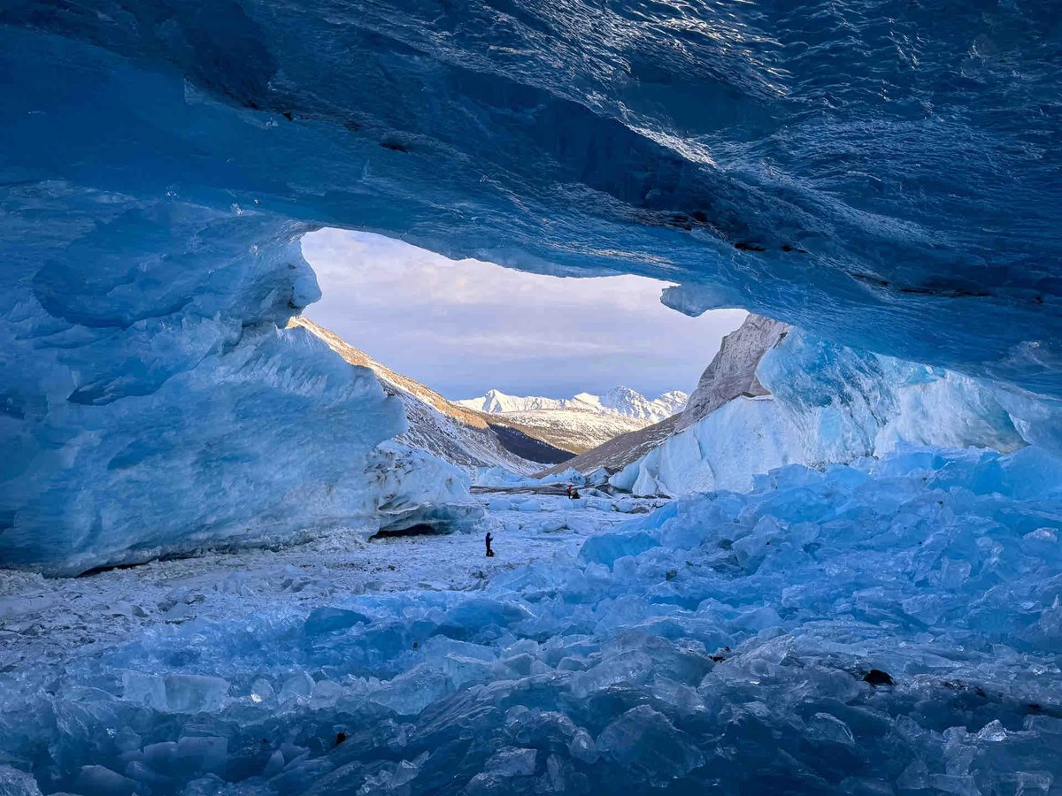 IMTAOFFICIAL's tweet image. The "Crystal Palace" Frozen for Three Million Years🧊🌊
While the summer heat scorches the earth and cities transform into giant steamers, some corners of the world still quietly harbor ice and snow miracles that never melt—ice caves. These natural "cold storage" formations are…