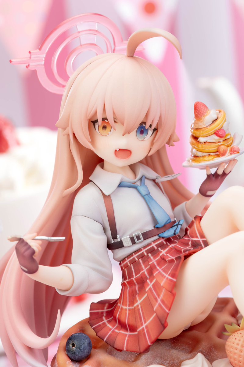 Momo_Studio1's tweet image. #WF2025S 展示・販売予告⑥
「今日はホシノ、いかがですか!🥯🍓」
『新作』小鳥遊ホシノ ~スイーツタイムver.~
塗装師による渾身の彩色で、シーンの細部まで忠実に再現!🫐🍓
さらに、イラスト担当の春日先生も当日現地にてお手伝い予定です!
この機会をぜひお見逃しなく!…