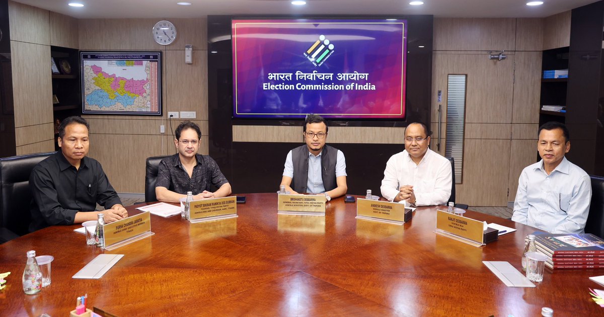 Chief Electoral Officer, Jharkhand (@ceojharkhand) on Twitter photo рдореБрдЦреНрдп рдЪреБрдирд╛рд╡ рдЖрдпреБрдХреНрдд рд╢реНрд░реА рдЬреНрдЮрд╛рдиреЗрд╢ рдХреБрдорд╛рд░ рдПрд╡рдВ рдЪреБрдирд╛рд╡ рдЖрдпреБрдХреНрдд рдбреЙ. рд╕реБрдЦрдмреАрд░ рд╕рд┐рдВрд╣ рд╕рдВрдзреВ рдПрд╡рдВ рдбреЙ. рд╡рд┐рд╡реЗрдХ рдЬреЛрд╢реА рдиреЗ рдЯрд┐рдкрд░рд╛ рдореЛрдерд╛ рдкрд╛рд░реНрдЯреА рдХреЗ рдорд╣рд╛рд╕рдЪрд┐рд╡ рд╢реНрд░реА рдмреГрд╖рдХреЗрддреБ рджреЗрдмрдмрд░реНрдорди рдХреЗ рдиреЗрддреГрддреНрд╡ рд╡рд╛рд▓реЗ рдПрдХ рдкреНрд░рддрд┐рдирд┐рдзрд┐рдордВрдбрд▓ рдХреЗ рд╕рд╛рде рджрд┐рд▓реНрд▓реА рдХреЗ рдирд┐рд░реНрд╡рд╛рдЪрди рд╕рджрди рдореЗрдВ рдмрд╛рддрдЪреАрдд рдХреА рдПрд╡рдВ рдЙрдирдХреЗ рд╕реБрдЭрд╛рд╡ рдкреНрд░рд╛рдкреНрдд рдХрд┐рдПред
<a href="/ECISVEEP/">Election Commission of India</a> рдореБрдЦреНрдп рдЪреБрдирд╛рд╡ рдЖрдпреБрдХреНрдд рд╢реНрд░реА рдЬреНрдЮрд╛рдиреЗрд╢ рдХреБрдорд╛рд░ рдПрд╡рдВ рдЪреБрдирд╛рд╡ рдЖрдпреБрдХреНрдд рдбреЙ. рд╕реБрдЦрдмреАрд░ рд╕рд┐рдВрд╣ рд╕рдВрдзреВ рдПрд╡рдВ рдбреЙ. рд╡рд┐рд╡реЗрдХ рдЬреЛрд╢реА рдиреЗ рдЯрд┐рдкрд░рд╛ рдореЛрдерд╛ рдкрд╛рд░реНрдЯреА рдХреЗ рдорд╣рд╛рд╕рдЪрд┐рд╡ рд╢реНрд░реА рдмреГрд╖рдХреЗрддреБ рджреЗрдмрдмрд░реНрдорди рдХреЗ рдиреЗрддреГрддреНрд╡ рд╡рд╛рд▓реЗ рдПрдХ рдкреНрд░рддрд┐рдирд┐рдзрд┐рдордВрдбрд▓ рдХреЗ рд╕рд╛рде рджрд┐рд▓реНрд▓реА рдХреЗ рдирд┐рд░реНрд╡рд╛рдЪрди рд╕рджрди рдореЗрдВ рдмрд╛рддрдЪреАрдд рдХреА рдПрд╡рдВ рдЙрдирдХреЗ рд╕реБрдЭрд╛рд╡ рдкреНрд░рд╛рдкреНрдд рдХрд┐рдПред
<a href="/ECISVEEP/">Election Commission of India</a>