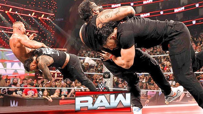 Review de #WWERaw :

•Belle promo de Gunther contre CM Punk, hype pour leur match.

•Rusev vs Sheamus c’était pas mal, de la belle mid card même si Rusev ne m’intéresse pas du tout.

•3-Way Tag c’était un peu court mais pas degueu, la LWO qui gagne c’est le meilleur choix et