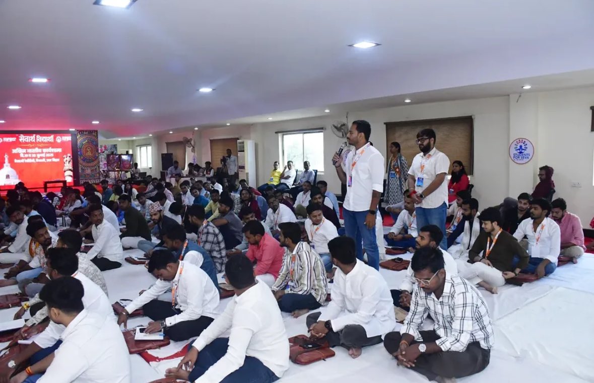 students4seva's tweet photo. सेवार्थ विद्यार्थी के दो दिवसीय कार्यशाला का आयोजन उत्तर बिहार प्रांत के वैशाली में किया गया। कार्यशाला के दूसरे दिन के द्वितीय सत्र में विद्यार्थी परिषद के राष्ट्रीय सह संगठन मंत्री श्री एस बालकृष्ण जी ने उपस्थित कार्यकर्ताओं से सेवार्थ विद्यार्थी द्वारा..1/2 https://t.co/4wTu3yXY2h