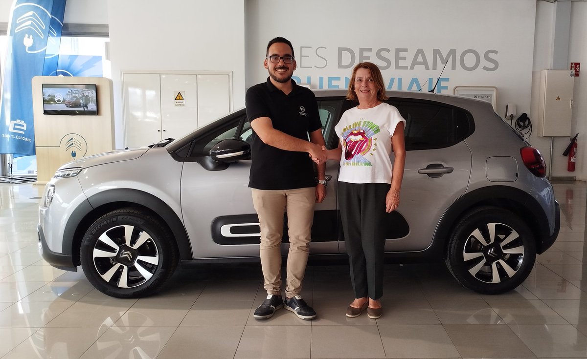 SpoticarA's tweet photo. #Entregas
😁María Teresa buscaba un coche robusto y dinámico, y en #SpoticarEjidoMotor encontró ésta unidad de #C3Origin con muy poquitos kms.✌️
😎Ya puede decir #MiCitroënesdeEjidoMotor.
😉Muchísimas gracias por tu confianza.👍
Hace la entrega nuestro compañero Juanma. https://t.co/Sc77VdiPn2