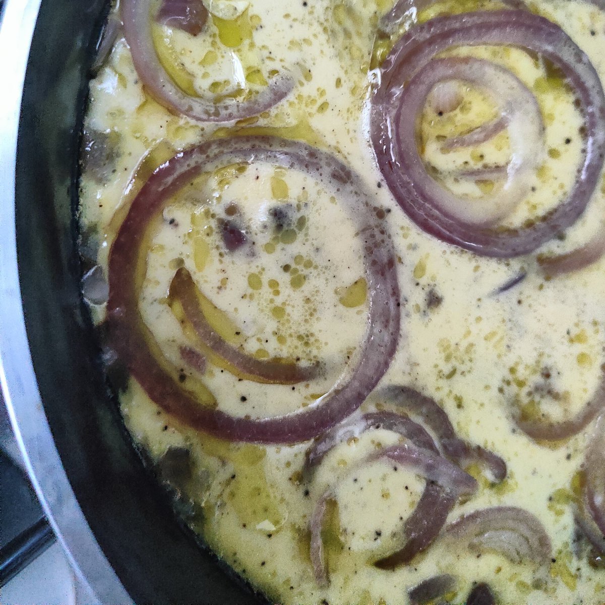 blanchitabeibe's tweet image. la frittata di cipolle mi sorride, va tutto bene 🙂