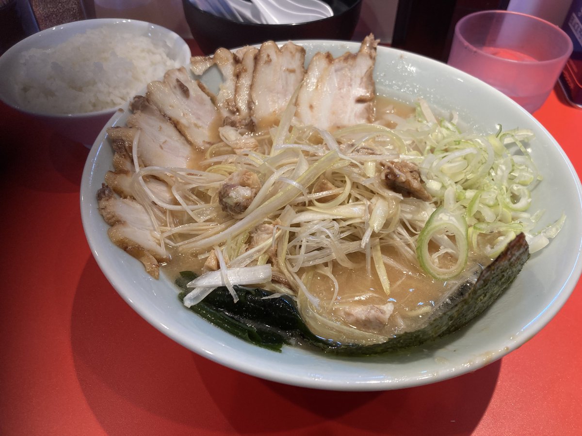 しごおわお昼ごはんはラーメンショップで味噌ネギチャーシュー麺🍜濃すぎず丁度良い味噌味がヨシ！👉さ、帰ってひと狩り行ってきます🫡