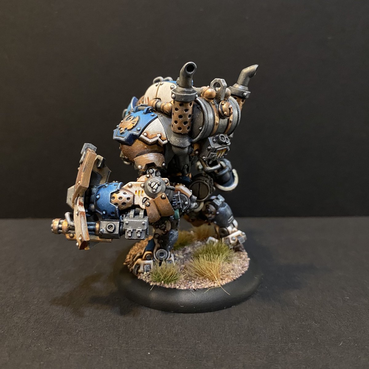 OrosWu's tweet photo. Gravediggers Valiant Heavy Warjack in official paint scheme #warmachine #warmachinehordes #warmahordes #cygnar #privateerpress #steamforgedgames #ウォーマシン #ウォーマシンMK4 https://t.co/0l4jAUX3Uy