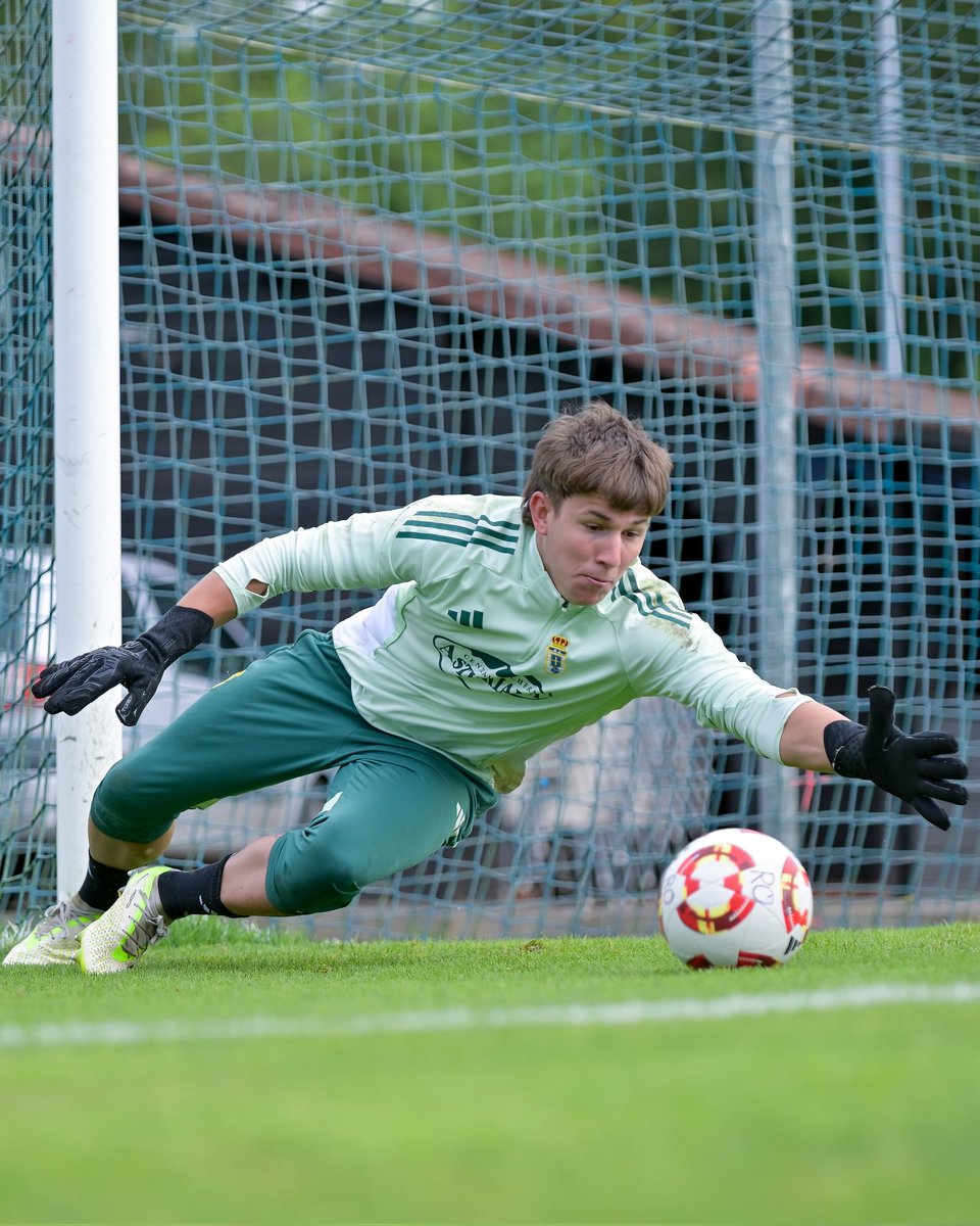 Cantera1926's tweet image. 😤🧤

#RealOviedoVetusta
#CanteraRO 🔵⚪️