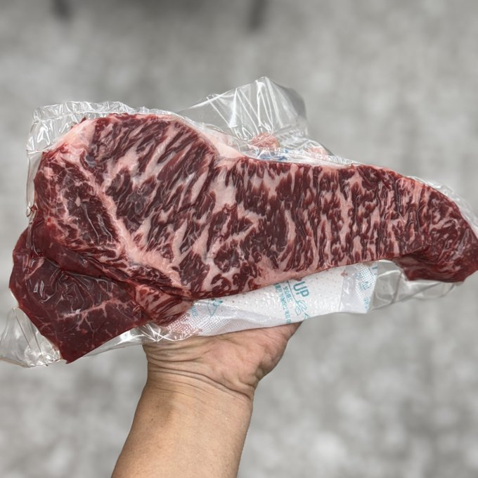 [투뿔 채끝 이벤트🥩]

1. 상품 : 투뿔 채끝 300g 1명 / 모듬구이 300g 1명  
2. 이벤트 기간 : 7월 24일 오전10시까지     
3. 참여방법 : 리트윗 &amp; 댓글에 ㄹㅇㅋㅋ