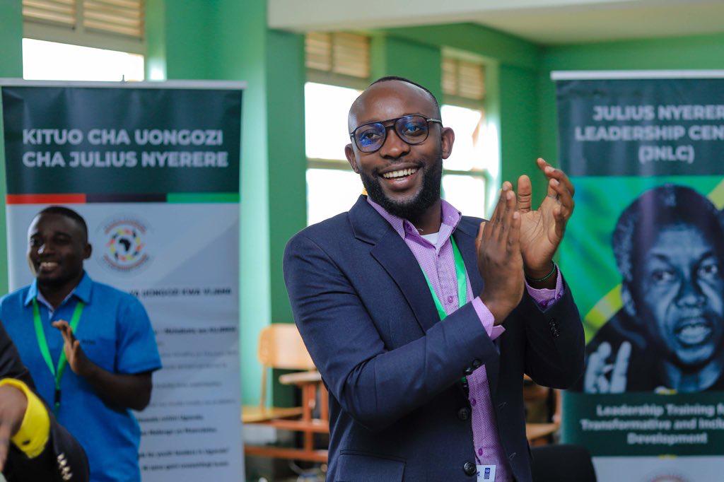 Denis Musinguzi🇺🇬 (@mdenis01) on Twitter photo Planted this precious gift from <a href="/TheJNLC/">Julius Nyerere Leadership Centre (JNLC)</a> & <a href="/UNDPUganda/">UNDP Uganda</a> at Mbarara City South offices in honor of Mwalimu Julius Nyerere's legacy. In March, 2024, I lobbied 50 Million from <a href="/BOU_Official/">Bank of Uganda</a> for the Restoration of River Rwizi. This fruit tree is another effort towards SDG13 🙏 Planted this precious gift from <a href="/TheJNLC/">Julius Nyerere Leadership Centre (JNLC)</a> & <a href="/UNDPUganda/">UNDP Uganda</a> at Mbarara City South offices in honor of Mwalimu Julius Nyerere's legacy. In March, 2024, I lobbied 50 Million from <a href="/BOU_Official/">Bank of Uganda</a> for the Restoration of River Rwizi. This fruit tree is another effort towards SDG13 🙏