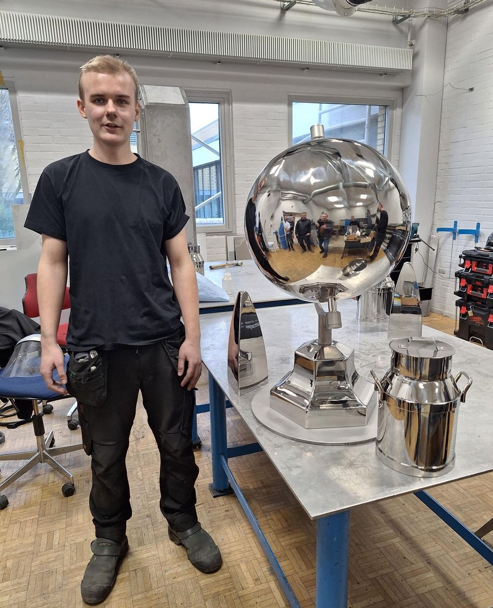 WestrupApS's tweet photo. Today, we proudly celebrate Jeppe Fobian, who is now a certified stainless steel smith!

Thank you for your dedication – and congratulations on earning your certificate, Jeppe!

#Westrup #NoroGard #Equippedforchange https://t.co/HNCupShuP0