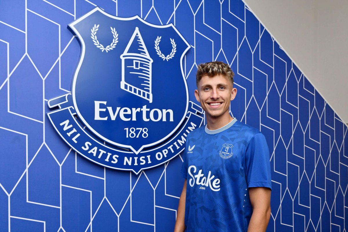 GGFN_'s tweet image. 🐺 Wolfsburg are set to sign Jesper Lindstrøm on loan from Napoli. (Sky Germany)
💰 The loan will include a €12m option to buy.
🔙 Returns to the Bundesliga after unsuccessful spells in Italy and with Everton.