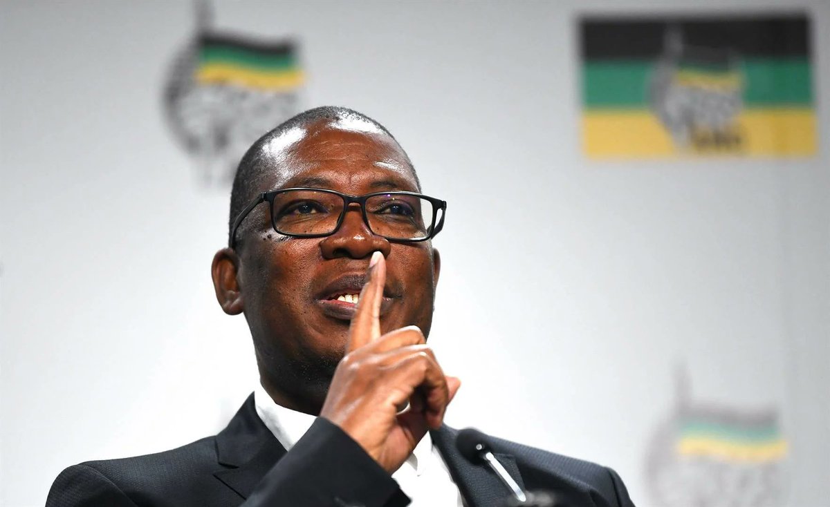 Martin_Nel_99's tweet image. 🚨 Why is Premier Lesufi protecting the Gauteng Health Head?
Last week, @Lesufi promised to remove Mr Lesiba Malotana — the man at the centre of:
💸 R725 million in budget underspending
⚖️ A court ruling that found the dept violated cancer patients' rights
🕵️ SIU corruption…