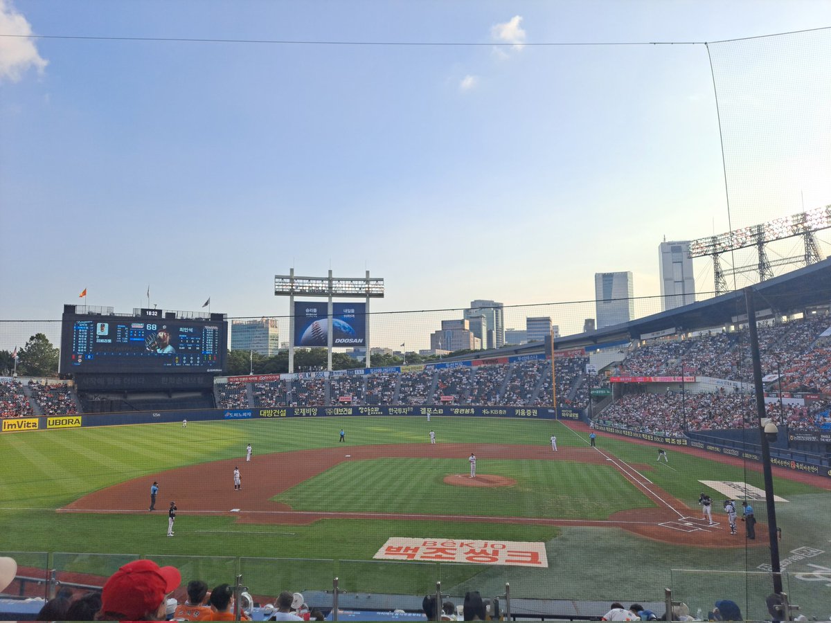 여러분 오랜만이에요...!!! 잘 지내셨나요!!! 
저는 가족들이랑 야구 보러 왔어요~!!
다들 더워 조심하시기에요!!! 😊😊