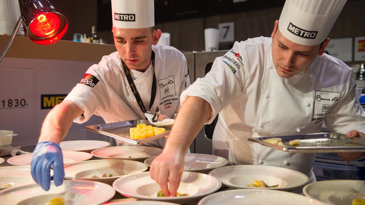 🏆 ¿Sabías que el <a href="/Bocusedor/">Bocuse d'Or Official</a> se conoce como las Olimpiadas de la Cocina?
Cada dos años, los mejores chefs del planeta compiten en Lyon para demostrar su arte, técnica y pasión.
💥 España busca a su próximo representante. ¿Serás tú?
<a href="/BocusedOrSpain/">Academia Bocuse dOr España</a>
