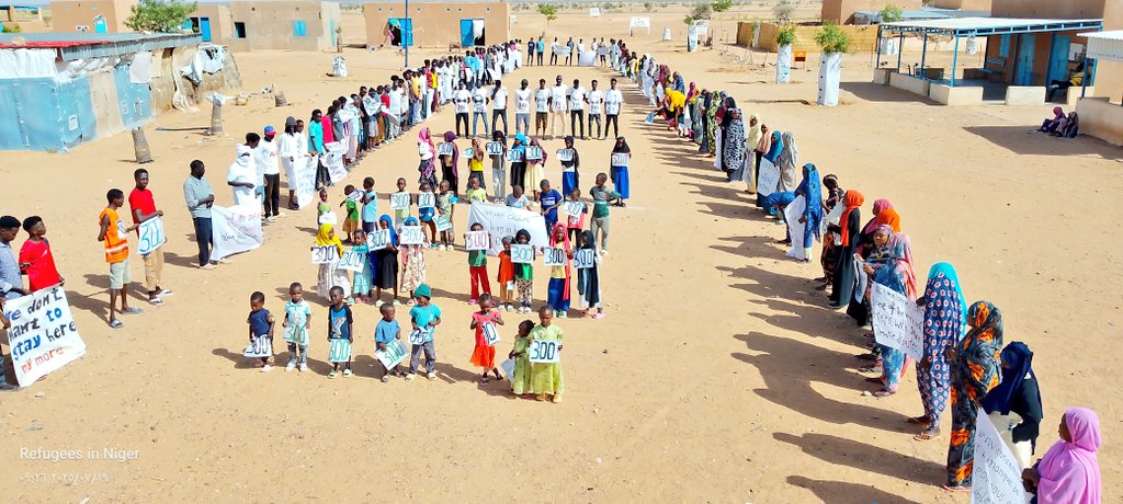 You23062275Man's tweet image. 304 daysof peaceful protest .It is true that those who care do not refuse
treatment,and only as refugees,we want
an answer to this slogan"We do not want to stay
here" @UNGeneva @Pontifex266Arch @UNHumanRights @DavidLammy @antonioguterres @FilippoGrandi @cochetel @AntonellaNapoli