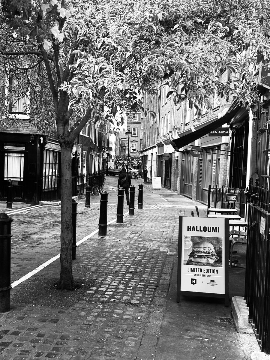 ajlees's tweet image. Meard with the old street sign still there one of my favourite Soho horizontals @SohoGeorge @sohosocietyw1