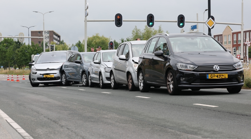 Zes auto's betrokken bij kettingbotsing op Prinses Beatrixlaan in Rijswijk -  rodi.nl/rijswijk/l/455…
