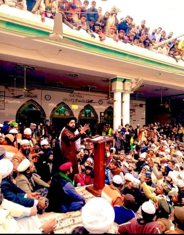 تحریک لبیک نے معاشرے میں اپنی اصولی، جمہوری اور آئینی جدوجھد سے وہ مقام حاصل کرلیا ہے کہ اب وہ کسی کی مجبوری تو کسی کی ضرورت بن گئی ہے۔
خاص و عام خصوصا نوجوانوں سے اپیل کرتی ہوں کہ آئیے ان سیاسی علماء کے بازو مضبوط کیجئے۔ ان شاءاللہ لبیک  اور لبیک کی قیادت سے آپ مایوس نہیں ہوں گے