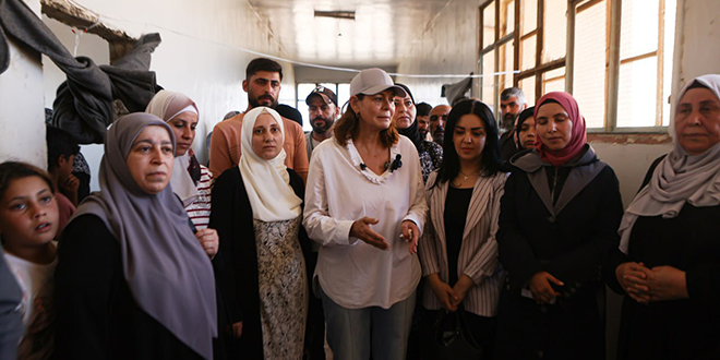 SANAEnOfficial's tweet image. Minister of Social Affairs and Labor Hind #Kabawat inspects the conditions of families residing in a temporary #shelter in #Daraa
sana.sy/en/?p=365600