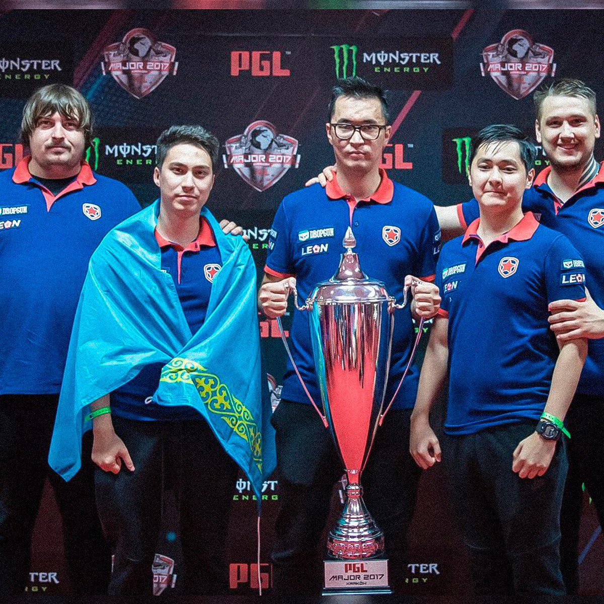 Dosia XGod tweet media