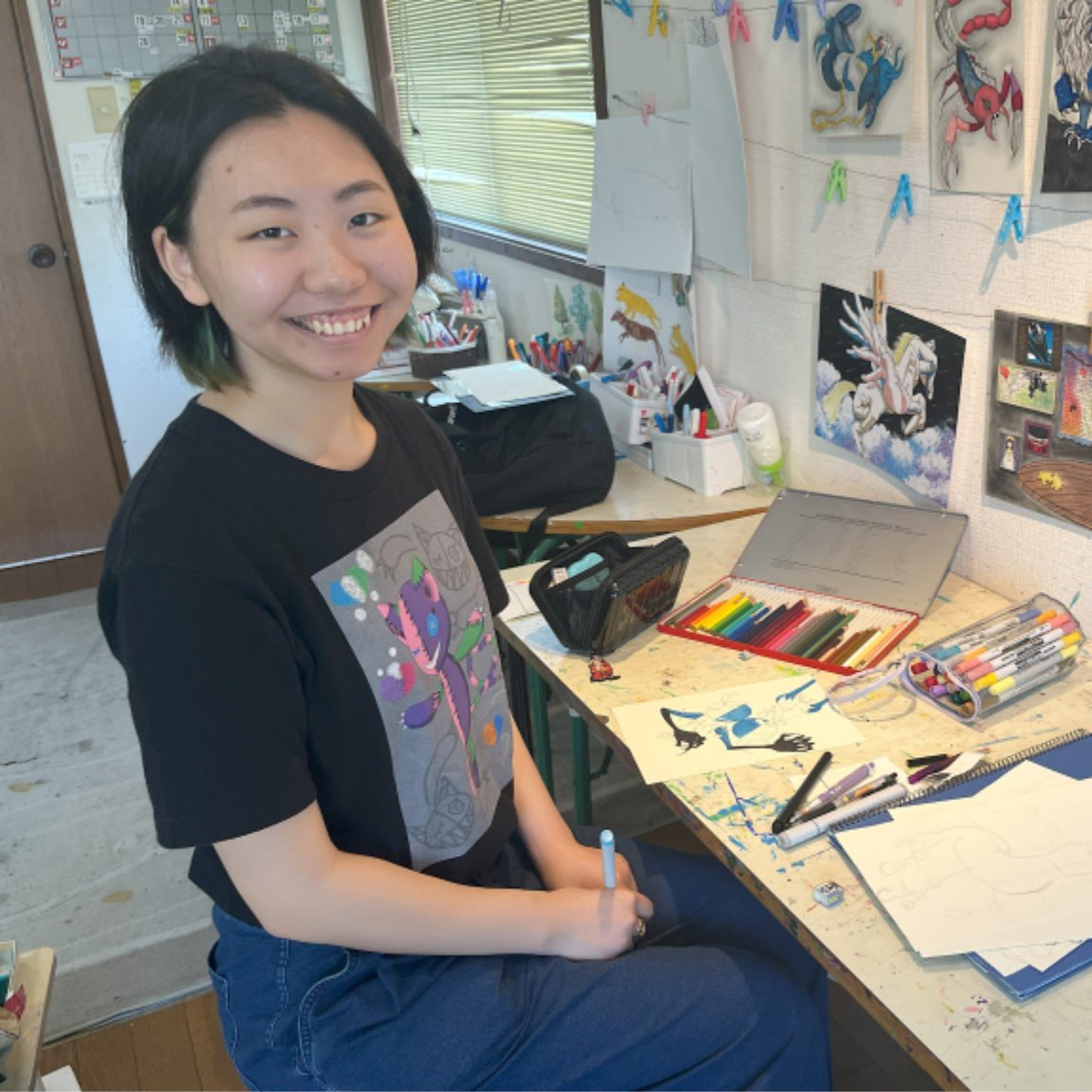 paralymartcup's tweet photo. 力作が続々と届いています🤩 スポーツの力で障がい者アートを全力応援する #パラリンアートカップ開幕🎉。 前回準グランプリ受賞者の「いま」を訪ねました。斬新な発想の剣道女子の次回作は？
#パラリンアートカップ #作品募集開始 
https://t.co/cx6z3Qujt2 https://t.co/QgQk3CmuLr