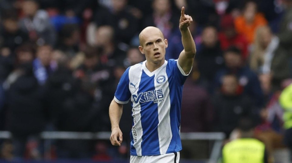 Renovación <a href="/Alaves/">Deportivo Alavés</a>