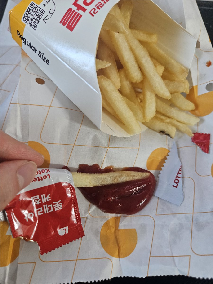Cabbage_459C's tweet image. 손에 묻는 거 싫어서 케첩썼는데 ㄱㅊ은 듯